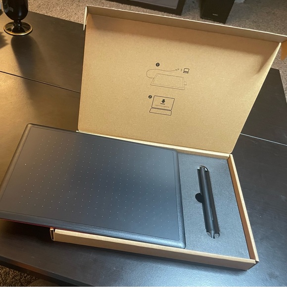 Wacom One Drawing Tablet- Perfect for Graphic Design/UX/UI/Illustrations - Picture 2 of 5